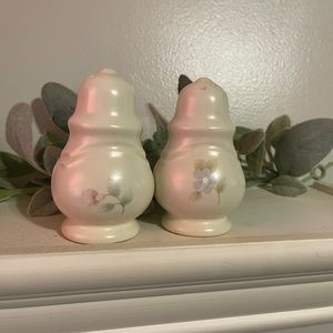 Pfaltzgraff tea rose salt and pepper shakers